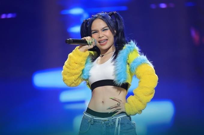 Nữ rapper Liu Grace gây sốt với giọng ca độc lạ và gu thời trang táo bạo-1