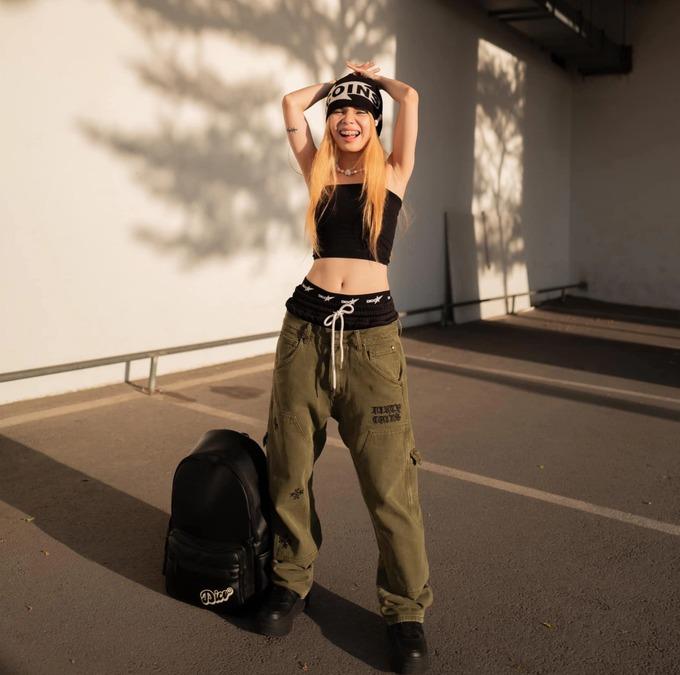 Nữ rapper Liu Grace gây sốt với giọng ca độc lạ và gu thời trang táo bạo-7