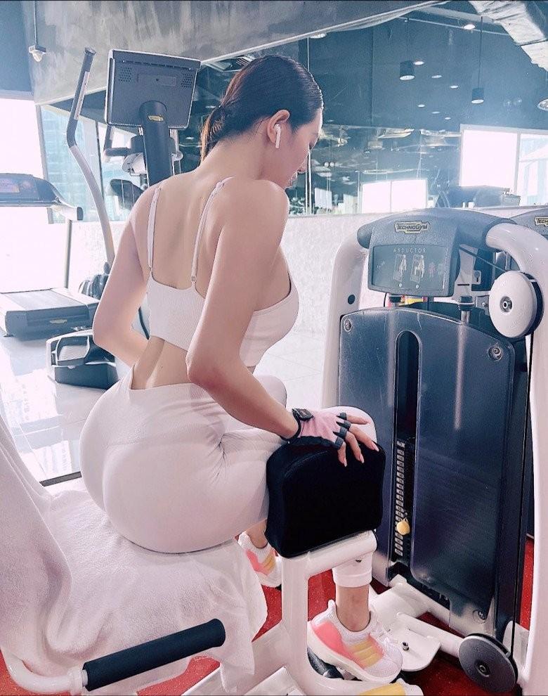 Đối thủ của Ngọc Trinh một thời bị gạt tên khỏi đường đua hoa hậu vẫn chăm độ mông tự nhiên-8