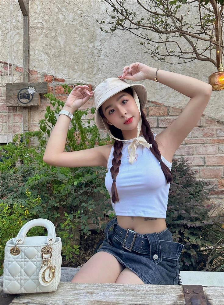 Bạn gái B Ray có sắc vóc thế nào khi lọt vào cam thường?-5