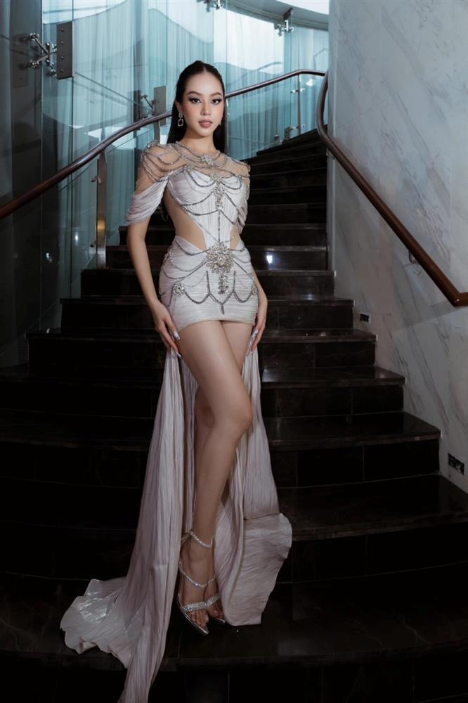 Hoa hậu Đỗ Thị Hà, Ngọc Châu vai trần gợi cảm-5