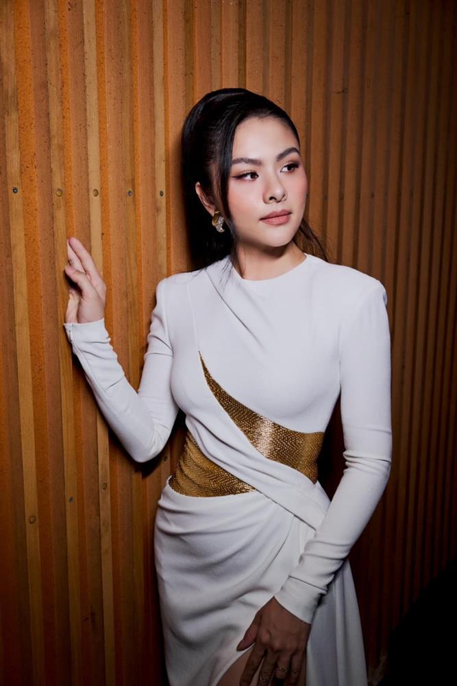 Hoa hậu Đỗ Thị Hà, Ngọc Châu vai trần gợi cảm-7