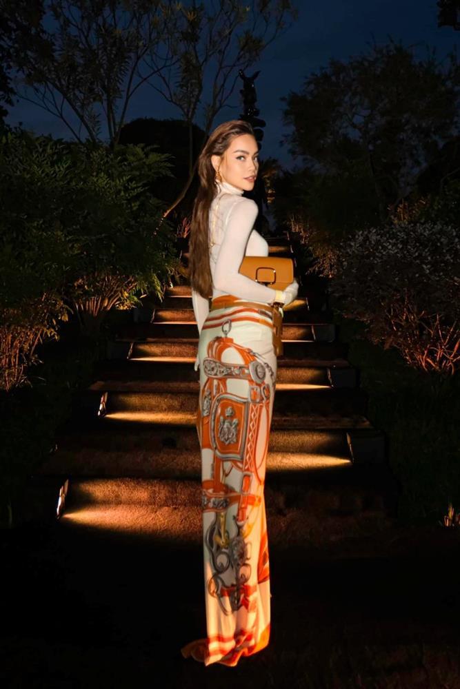 Hoa hậu Đỗ Thị Hà, Ngọc Châu vai trần gợi cảm-8