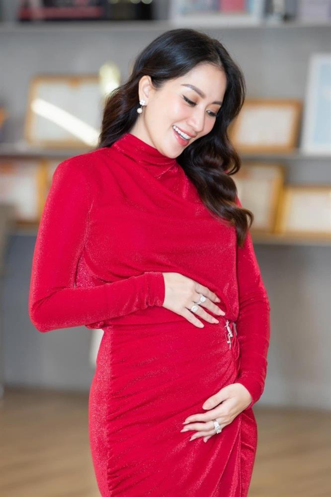 Khánh Thi có bầu lần 3 ở tuổi 41: Sắc vóc gợi cảm, chồng cưng chiều hết mực-2