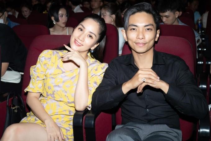 Khánh Thi có bầu lần 3 ở tuổi 41: Sắc vóc gợi cảm, chồng cưng chiều hết mực-11