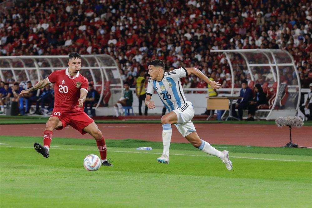 Vắng Messi, Argentina thắng nhọc nhằn Indonesia-7