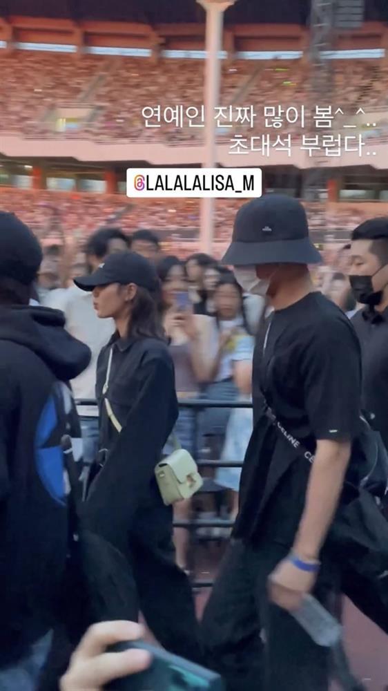 Thực hư bằng chứng Lisa hẹn hò Park Bo Gum ở concert-3