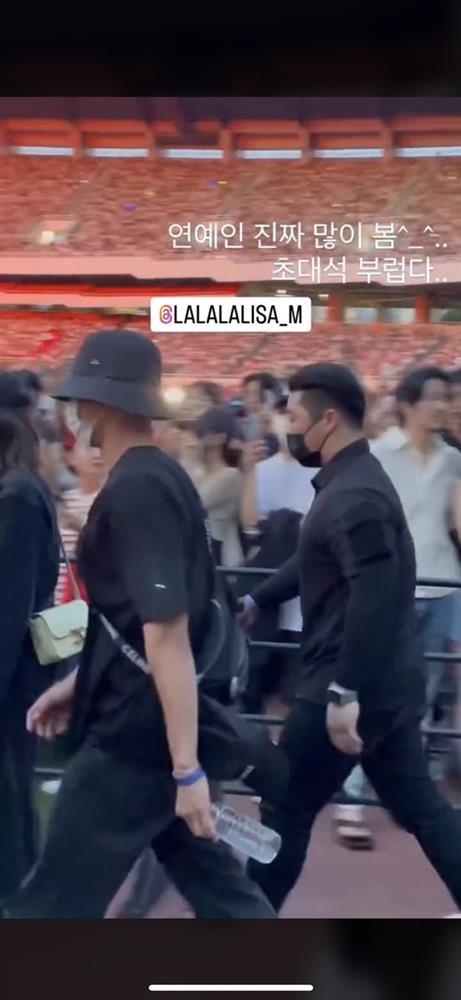 Thực hư bằng chứng Lisa hẹn hò Park Bo Gum ở concert-4