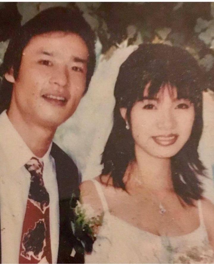 NSƯT Võ Hoài Nam khoe loạt ảnh cưới hơn 20 năm trước với bà xã kém 12 tuổi-1