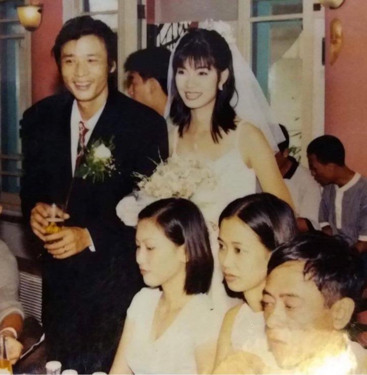 NSƯT Võ Hoài Nam khoe loạt ảnh cưới hơn 20 năm trước với bà xã kém 12 tuổi-2