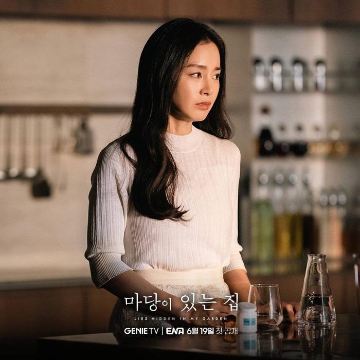 Kim Tae Hee ghi điểm vì chăm diện đồ trắng-7