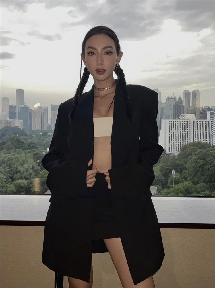 Hết thời hở nội y phản cảm, Tiểu Vy không thèm cài áo, thắp sáng con sông Ý-7