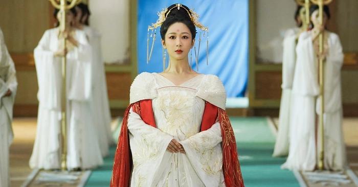 Triệu Lệ Dĩnh bị 2 mỹ nhân đàn em lấn lướt sau 3 năm không đóng phim cổ trang-4