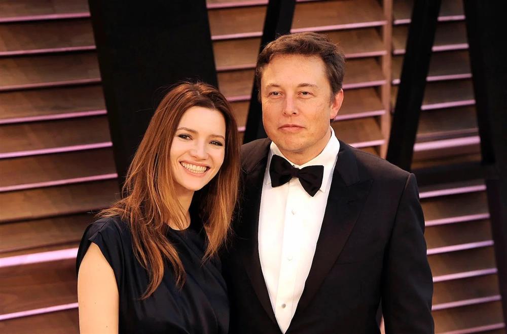 Tỷ phú Elon Musk đoàn tụ với người vợ từng khiến anh 2 lần ra tòa ly hôn-1