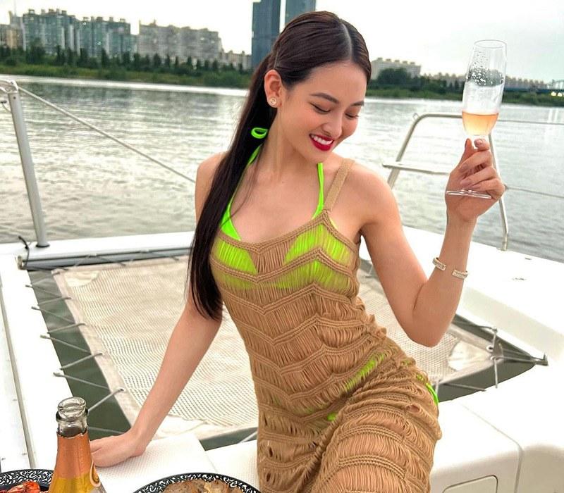 Váy tàng hình như lưới đánh cá được chị em lăng xê từ thảm đỏ đến vỉa hè-15