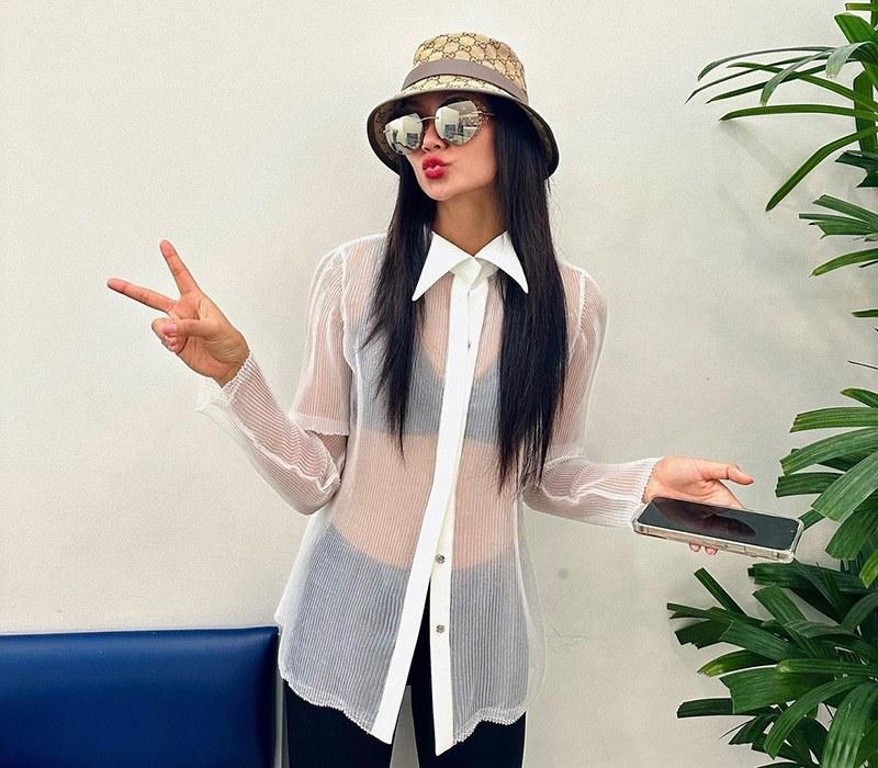 Váy tàng hình như lưới đánh cá được chị em lăng xê từ thảm đỏ đến vỉa hè-10