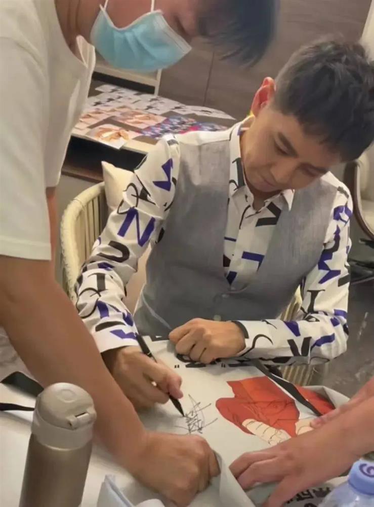 1 năm sau tai nạn nghiêm trọng, cuộc sống và diện mạo Lâm Chí Dĩnh thay đổi ra sao?-3