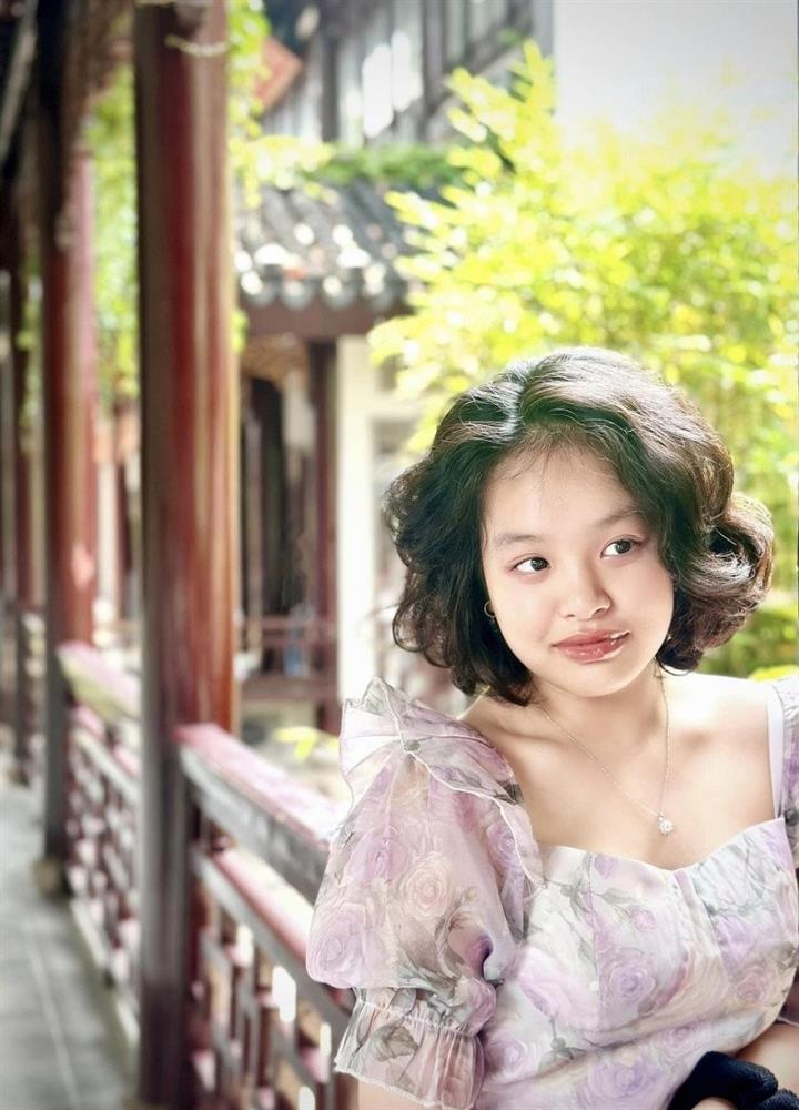 Cặp song sinh khuấy đảo làng mẫu Việt có 3 cô con gái mỹ nhân, chiều cao chênh lệch-6