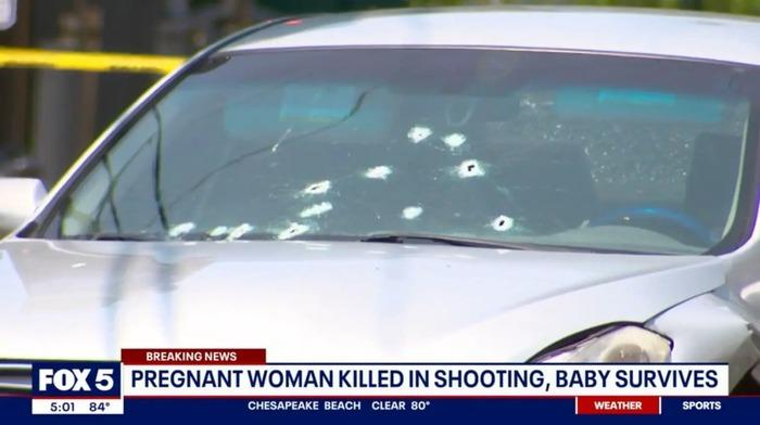 Nữ người mẫu 22 tuổi qua đời, hạ sinh con lúc hấp hối-2