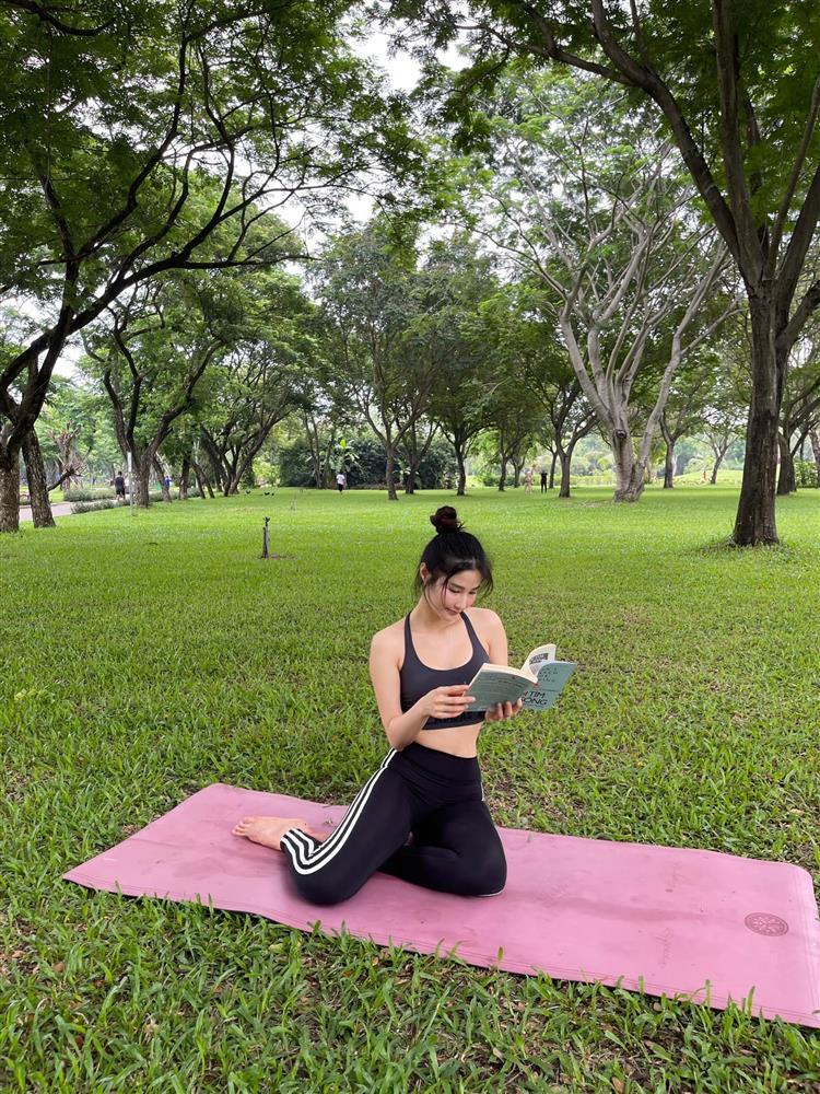 Diễm My 9X bẻ cong cơ thể giữa công viên, chuốt thân hình búp bê-7