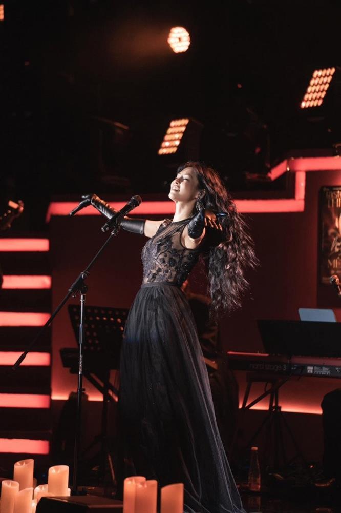 Bạn gái đạo diễn Dũng khùng đi diễn có nhiều màn cởi đồ kịch tính-6