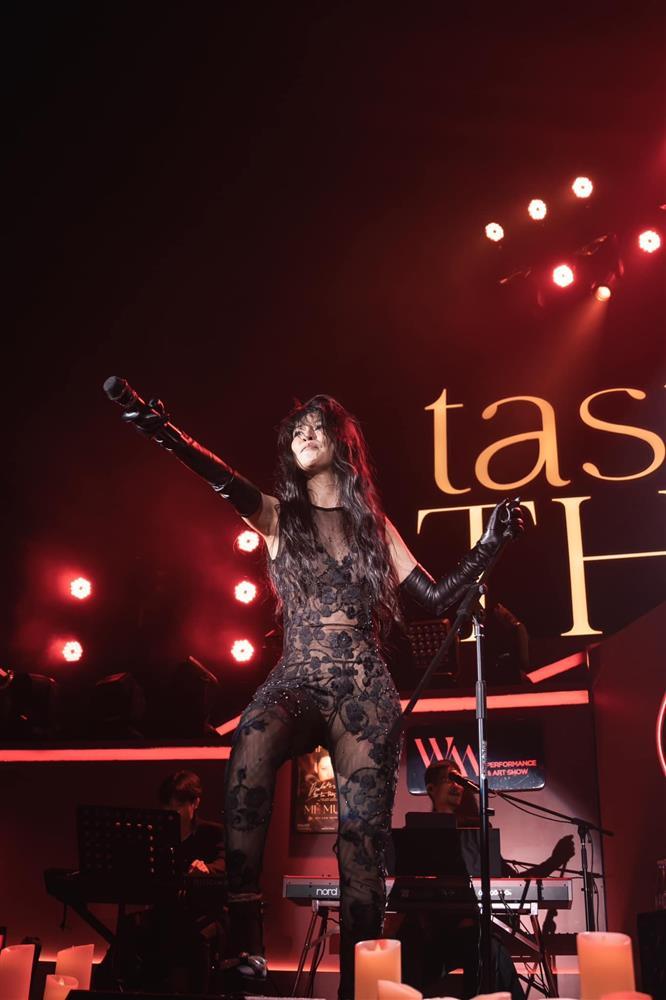 Bạn gái đạo diễn Dũng khùng đi diễn có nhiều màn cởi đồ kịch tính-8