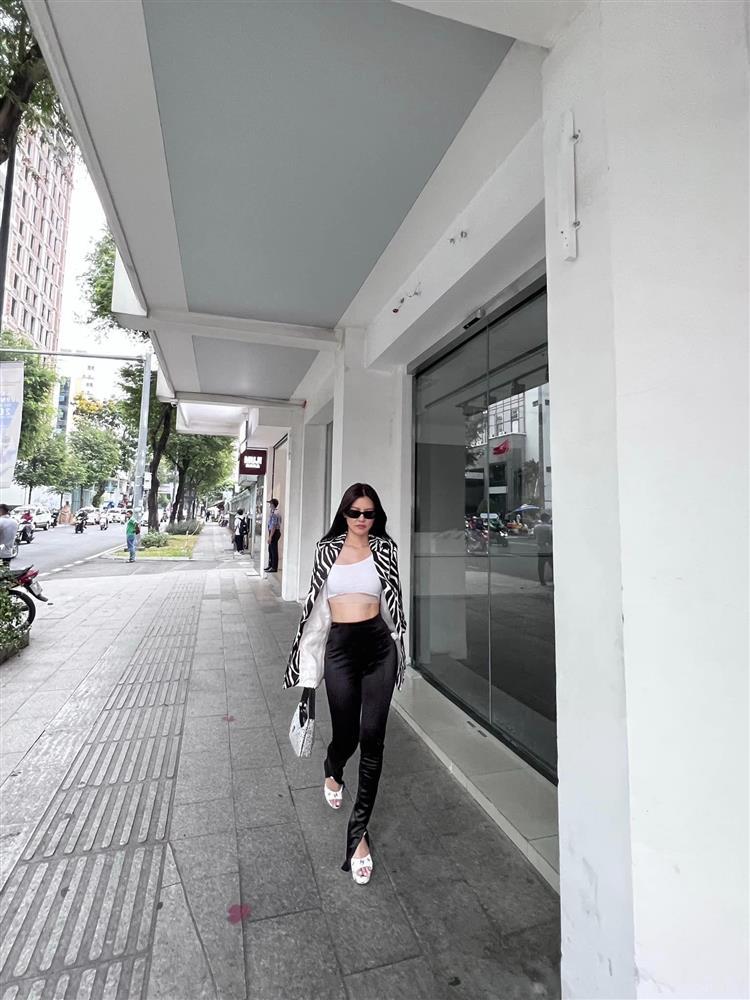 Bạn gái đạo diễn Dũng khùng đi diễn có nhiều màn cởi đồ kịch tính-10