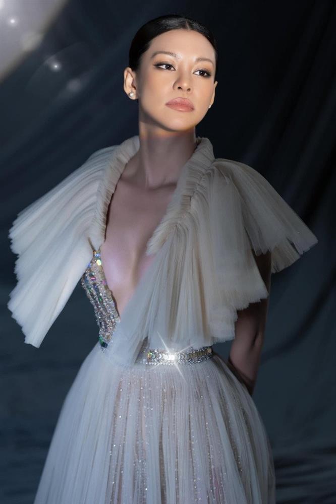 Bạn gái đạo diễn Dũng khùng đi diễn có nhiều màn cởi đồ kịch tính-13