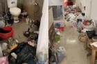 Phòng trọ ngập trong rác ở TP. HCM của cô gái 23 tuổi và cái kết gây sốc
