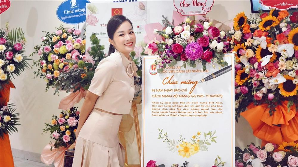 Minh Hương Nhật ký Vàng Anh trở thành BTV, Thượng úy Công an sau 17 năm-4