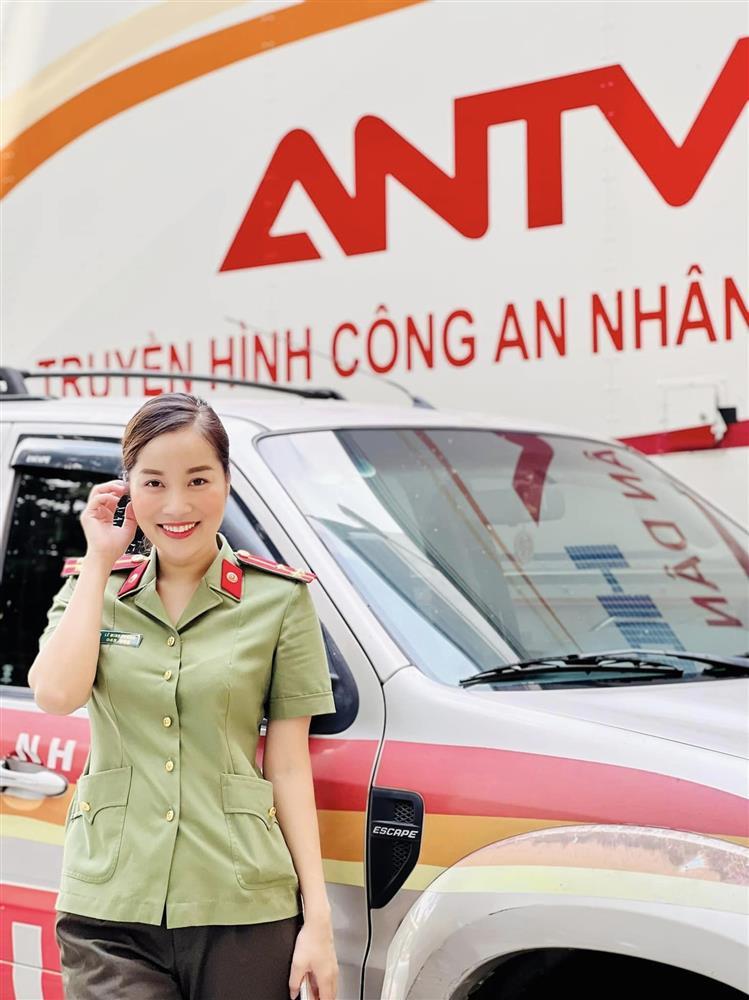 Minh Hương Nhật ký Vàng Anh trở thành BTV, Thượng úy Công an sau 17 năm-2