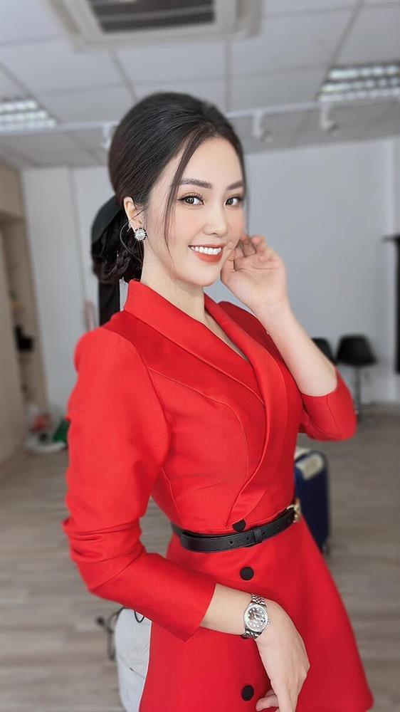 3 Hoa hậu, Á hậu giàu có, nổi tiếng vẫn gắn bó với nghề MC truyền hình-2