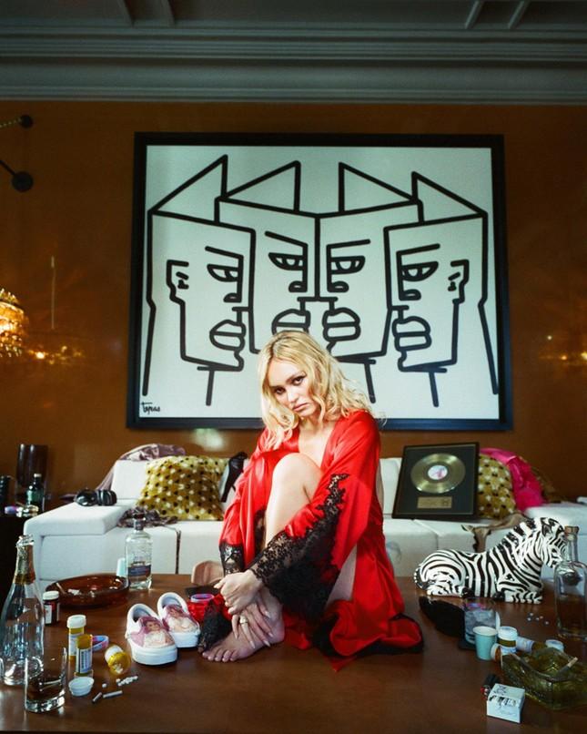 Bóc giá bộ đồ gây sóng gió cho Jennie (BlackPink) trong phim 18+-3