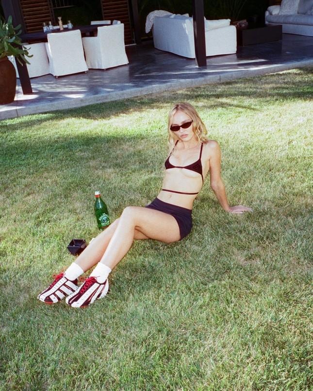 Bóc giá bộ đồ gây sóng gió cho Jennie (BlackPink) trong phim 18+-5