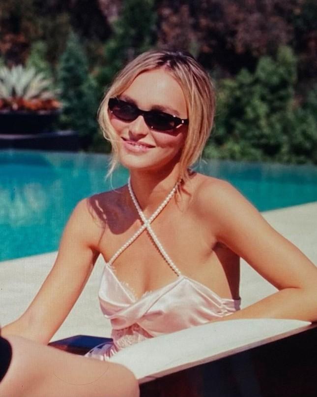 Bóc giá bộ đồ gây sóng gió cho Jennie (BlackPink) trong phim 18+-8