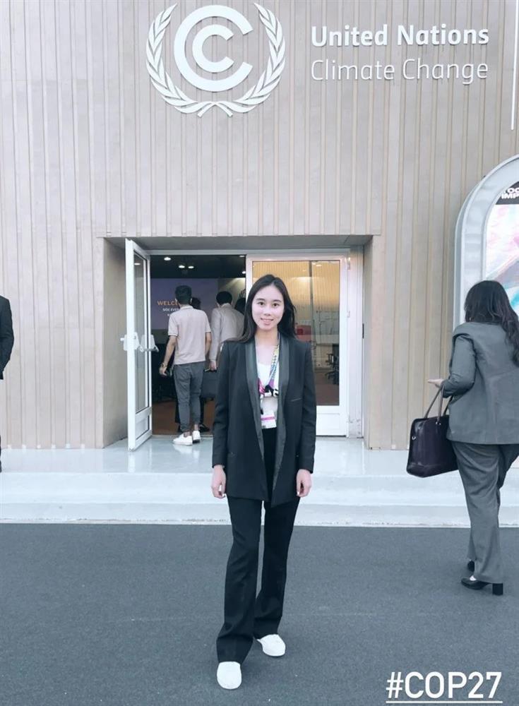 Gái út trùm sòng bài Macau vẫn làm giáo viên tiểu học, mặc đồ bình dân-4