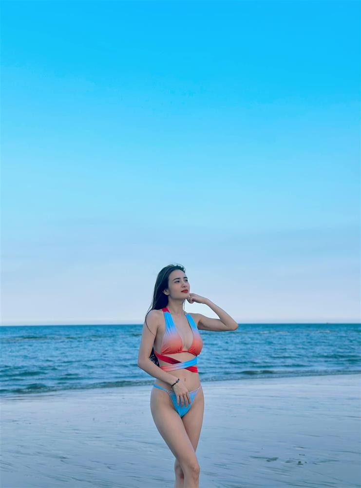 Em gái Công Vinh diện áo tắm khoe dáng như gái 18, nóng chẳng kém chị dâu Thủy Tiên-6