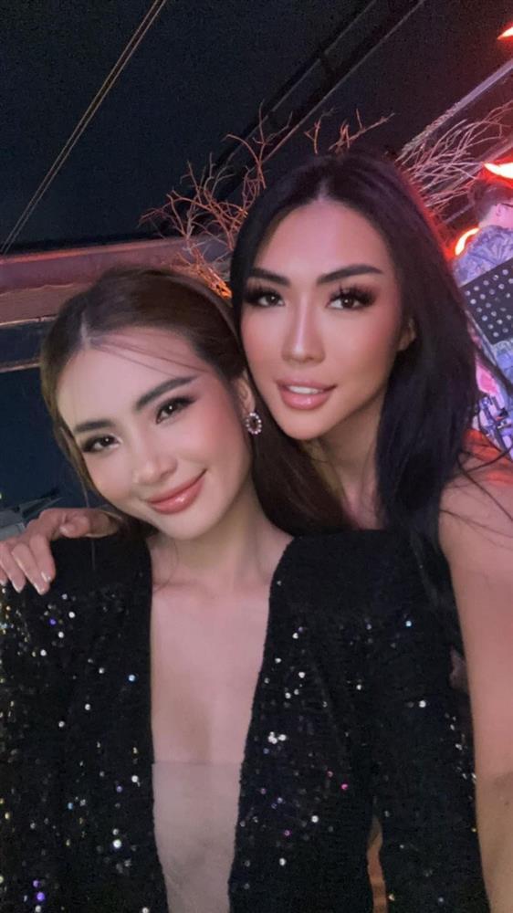 Em gái Công Vinh diện áo tắm khoe dáng như gái 18, nóng chẳng kém chị dâu Thủy Tiên-11