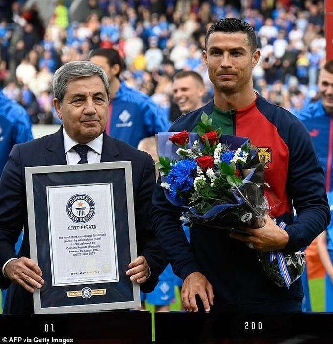 Cristiano Ronaldo nhận kỷ lục Guinness-1