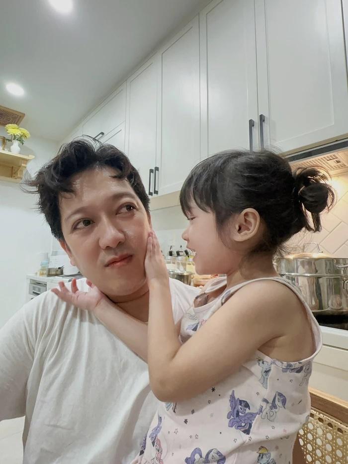 Trường Giang - Nhã Phương công khai cận mặt con gái 4 tuổi-2