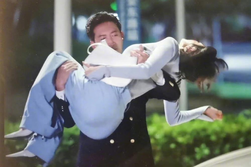 Tần Lam có tỷ lệ cơ thể đẹp đến khó tin ở tuổi U50-2