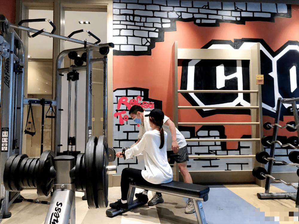 Tần Lam có tỷ lệ cơ thể đẹp đến khó tin ở tuổi U50-4