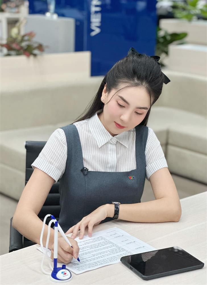 MC Mai Ngọc VTV: Chồng tôi hy sinh rất nhiều-5