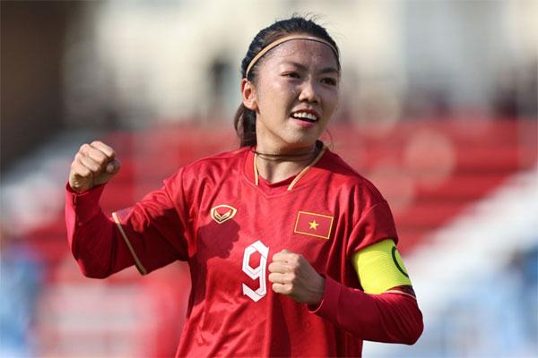 Huỳnh Như trổ tài ca hát chúc mừng sinh nhật mẹ gây xúc động-2