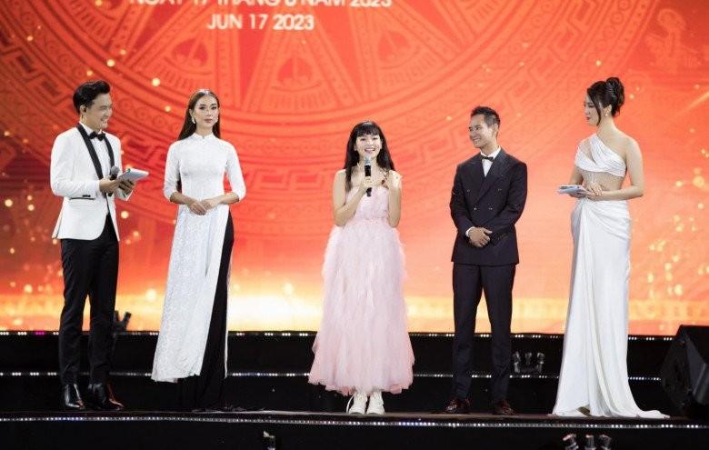 Mỹ nhân sánh đôi Xuân Bắc trên thảm đỏ bị nhắc thay đổi vì lạc quẻ-5