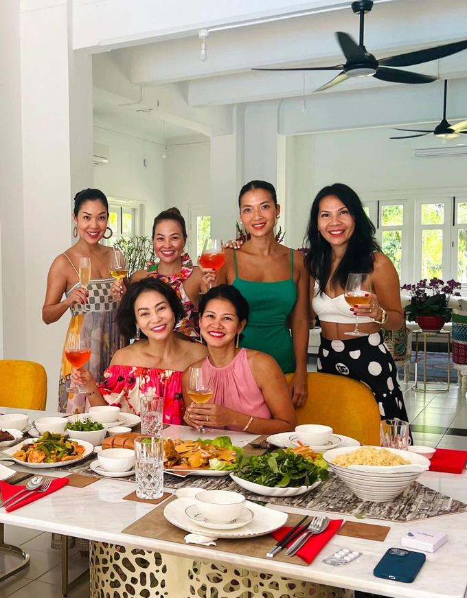 Thu Minh được chồng Tây cưng chiều thế nào sau hơn 1 thập kỷ kết hôn?-6