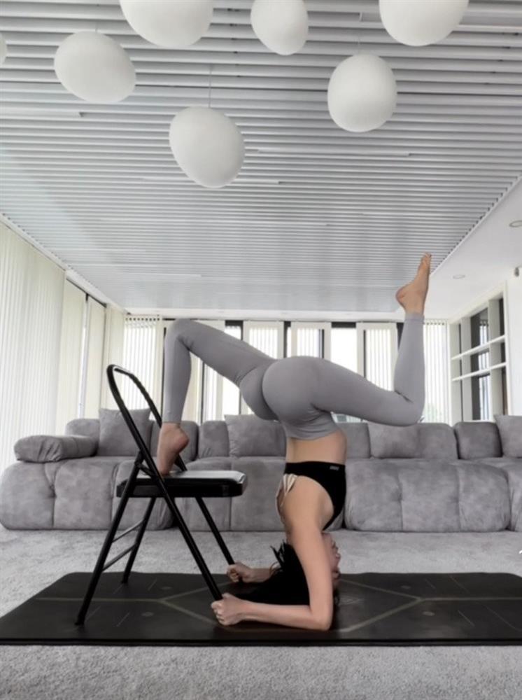 Ngọc Trinh tập thể dục điêu luyện, dân mạng hỏi: Có mặc quần không?-4