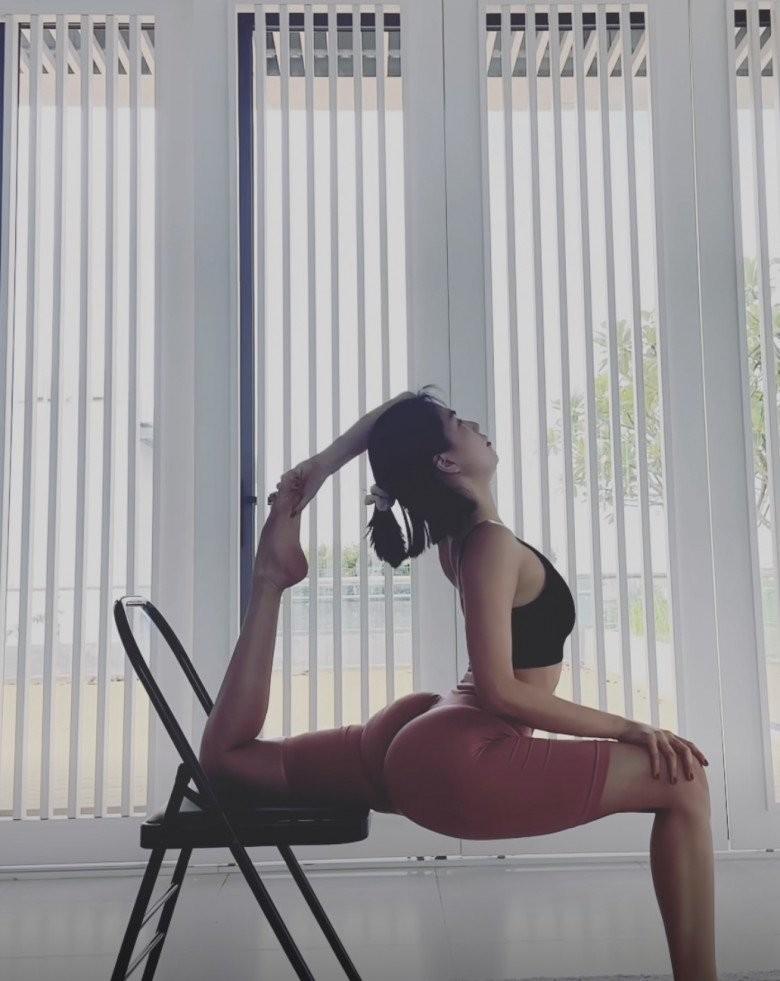 Ngọc Trinh tập thể dục điêu luyện, dân mạng hỏi: Có mặc quần không?-5