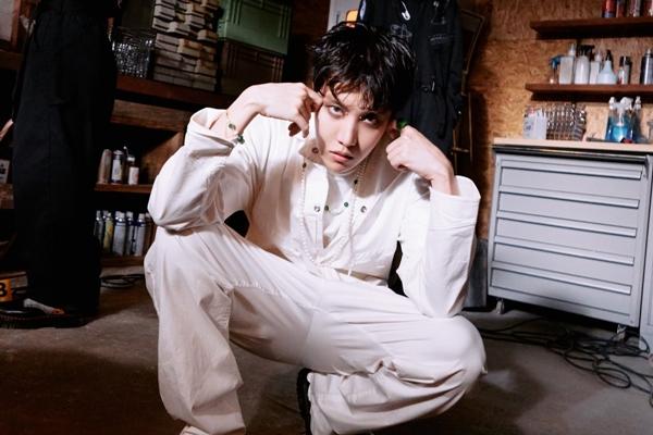 Tủ giày hiệu nghìn đô của J-Hope BTS-9