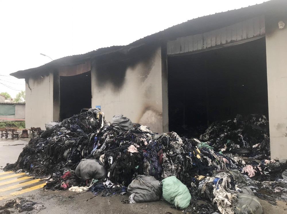 Cháy nhà ở Bắc Giang, 3 người trong gia đình tử vong-2